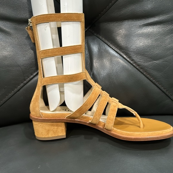 Chanel Gladiator Summer Strap Flat color Beige-Helens Chanel size 8D-38 - Picture 4 of 10